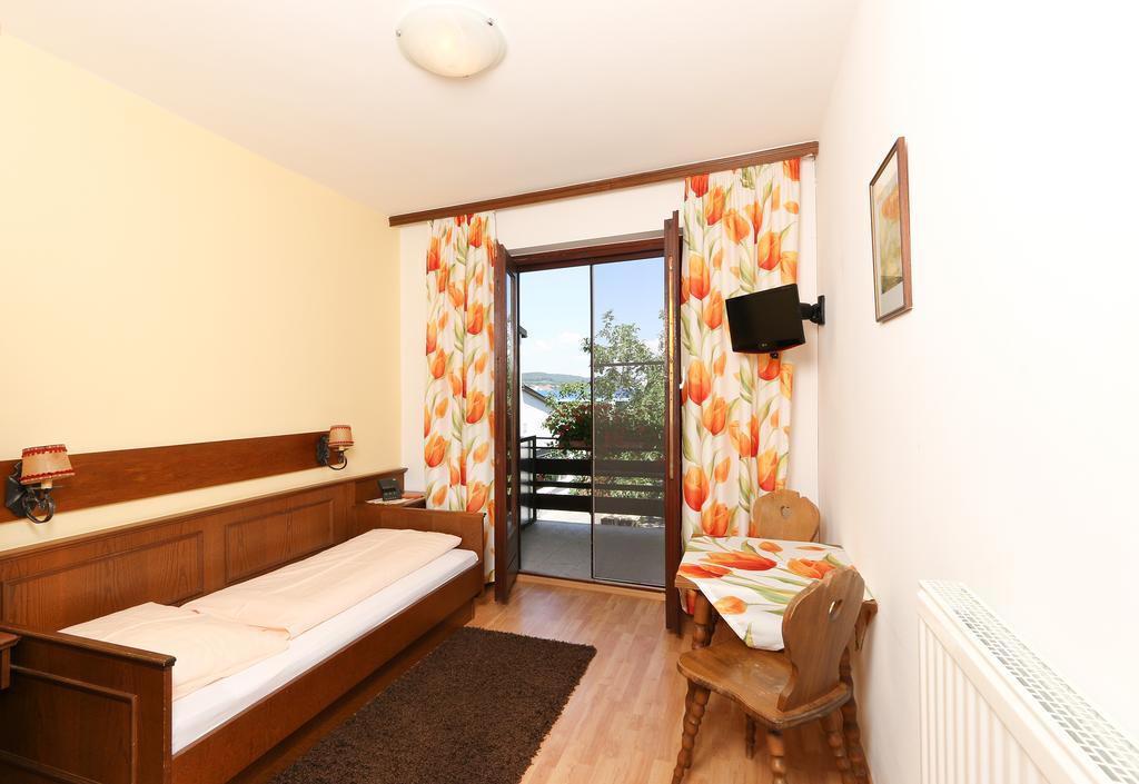 Gasthof-Pension Wein Breitenbrunn  Bilik gambar