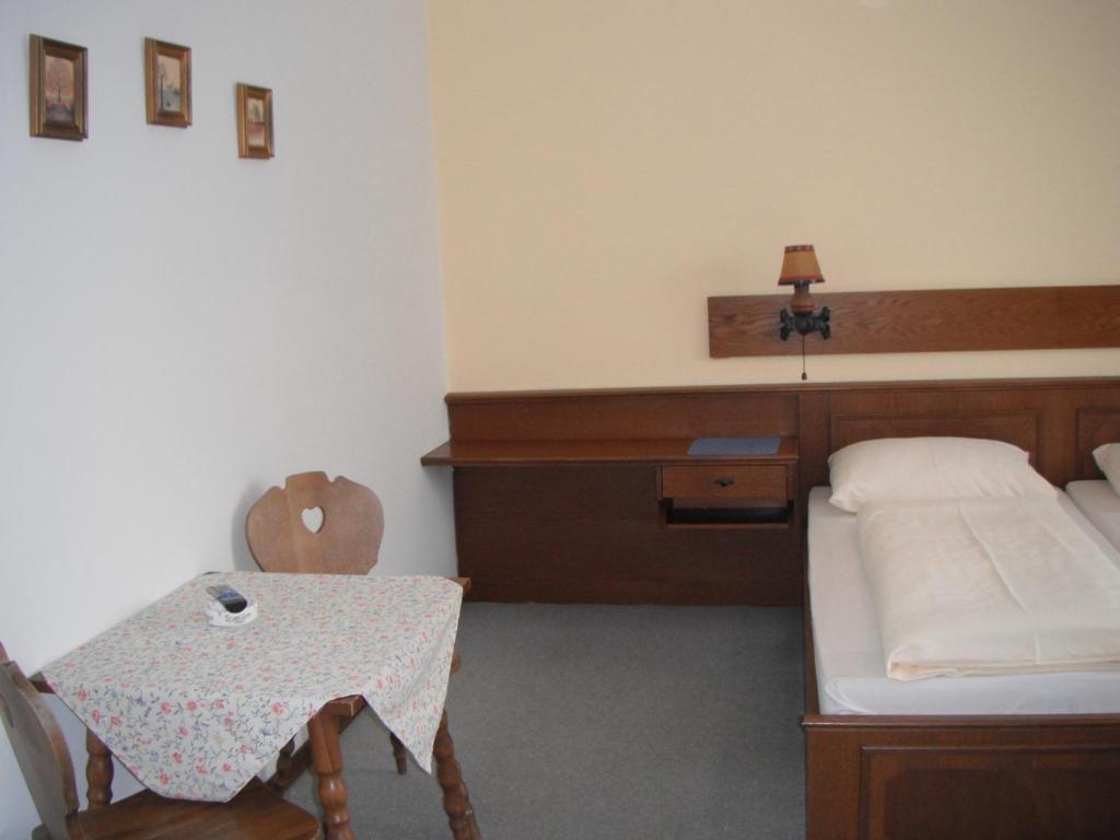 Gasthof-Pension Wein Breitenbrunn  Bilik gambar